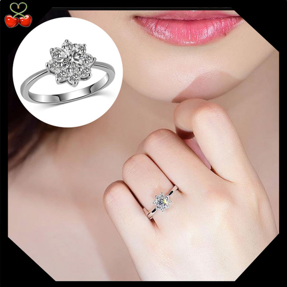 🍒 Silver Crystal 💍 Flower Ring - Picture 2 of 6